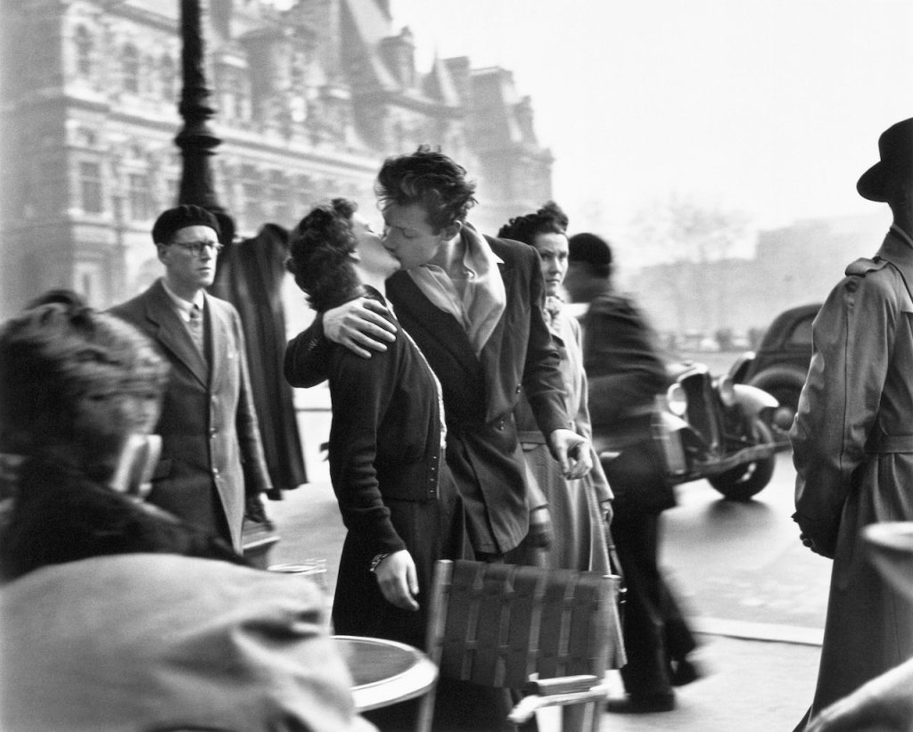 Le baiser de Hotel de Ville Paris 1950 Robert Doisneau