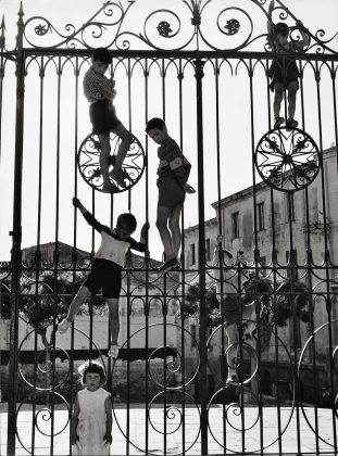MARIO DE BIASI Cancellata del portico del Duomo di Sassari Sardegna 1955