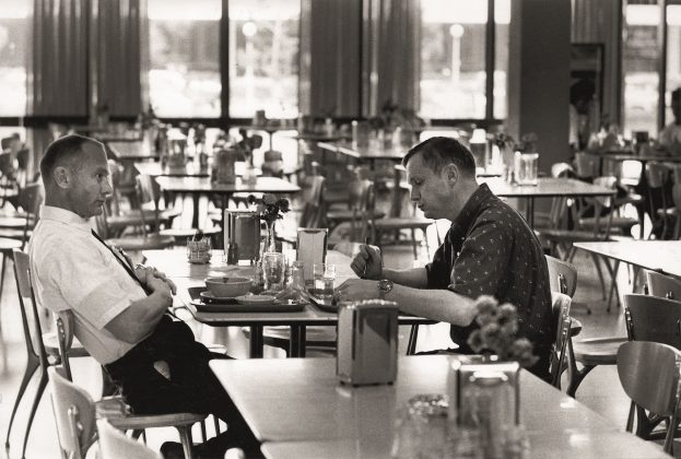 MARIO DE BIASI Gli astronauti Armstrong e Aldrin alla mensa della NASA Houston 1969