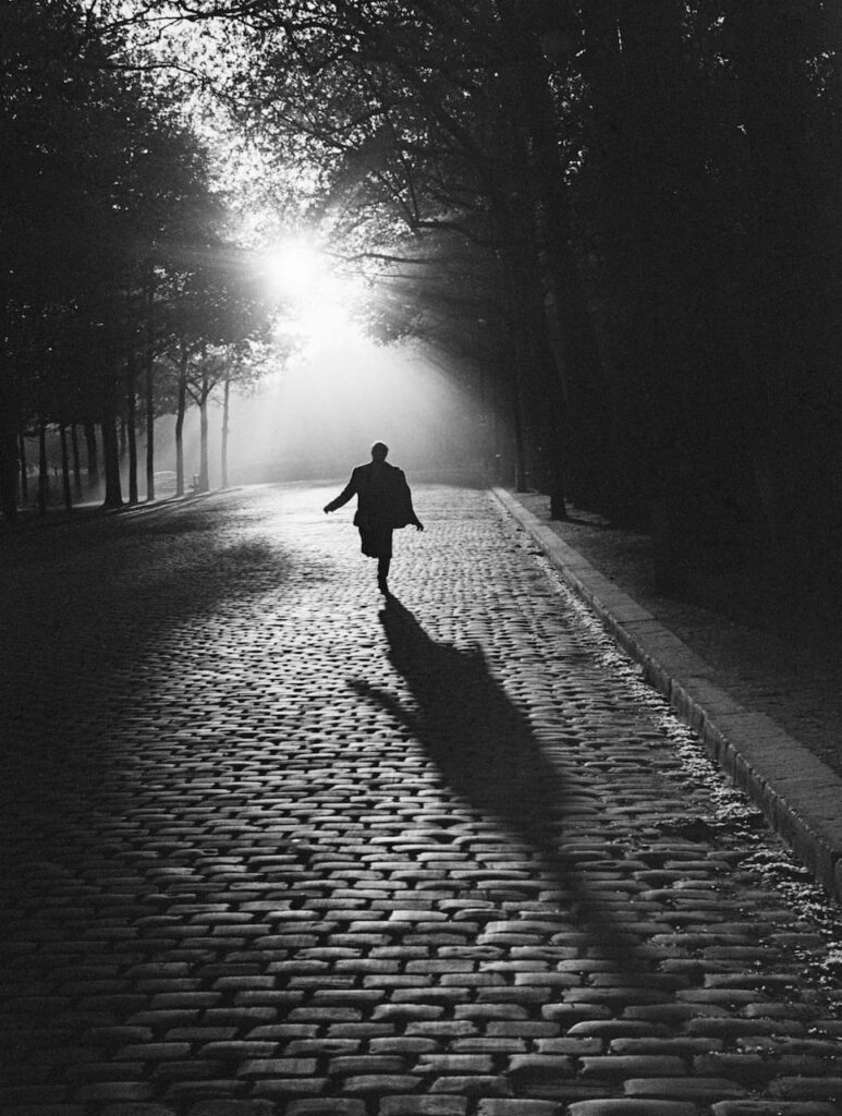 L’uomo che corre (Hugh).  Parigi, Francia, 1953 © Sabine Weiss
