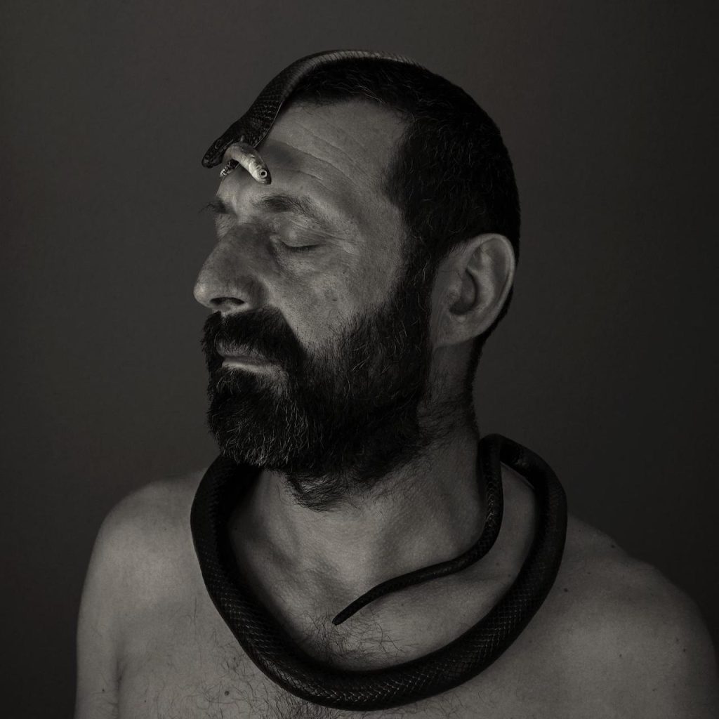 Roberto Kusterle, La collana della meditazione, 2002, stampe al plotter su carta cotone, 70x70 cm