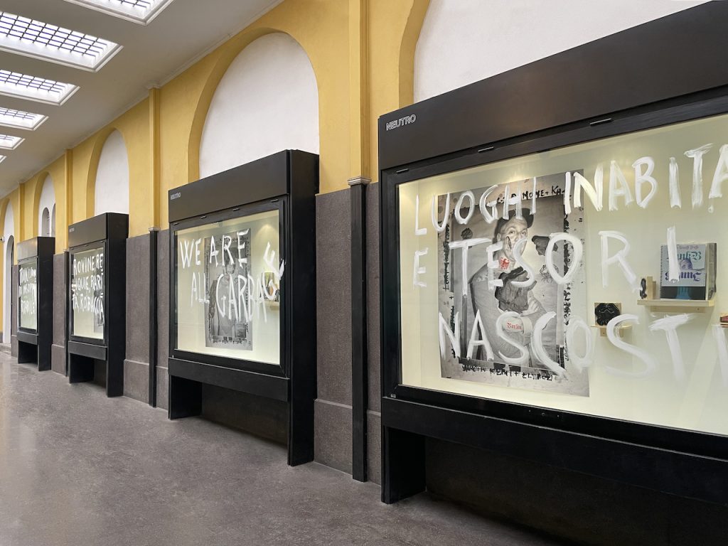 Jacopo Benassi porta Junk B in mostra a Reggio Emilia