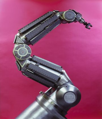 Peter Fraser Robotic Arm with seven degrees of movement, dalla serie "Deep Blue"