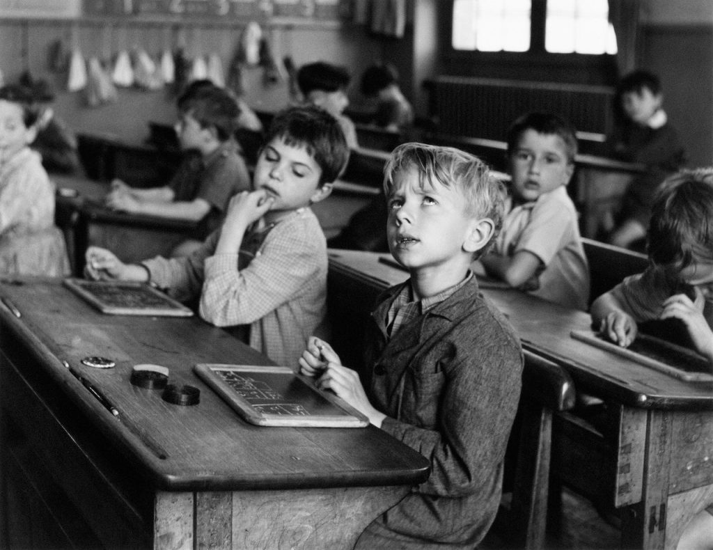Robert Doisneau, , L’Information scolaire, Paris, 1956 © Robert Doisneau