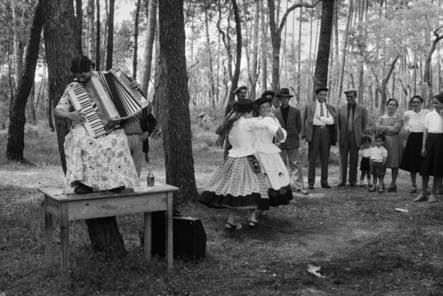 1954 Ballo della domenica Nazare Portogallo Sabine Weiss