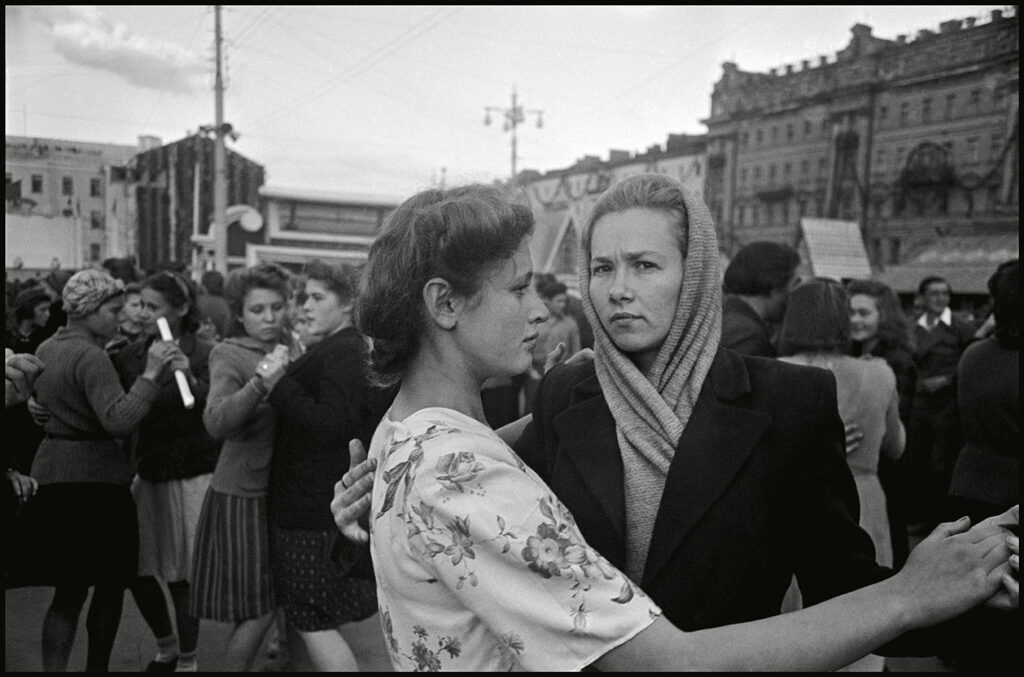 Robert Capa
Mosca, U.S.S.R., 1947

© Robert Capa © International Center of
Photography/Magnum Photos