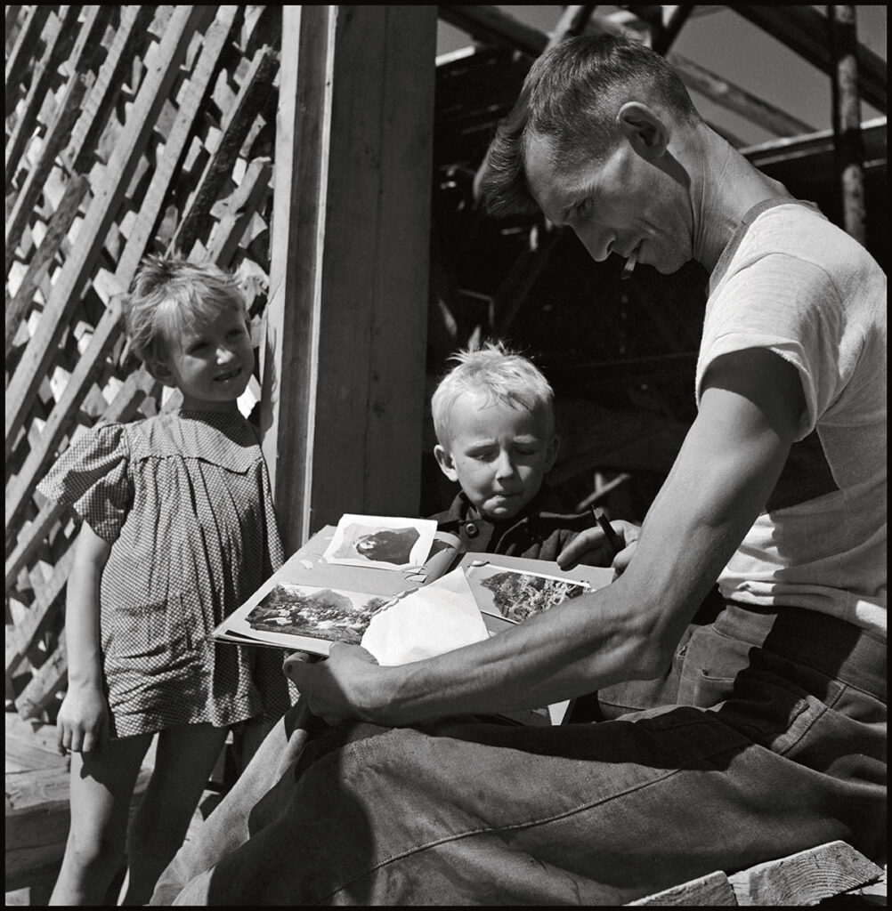 Robert Capa
Stalingrado, U.S.S.R., 1947

© Robert Capa © International Center of
Photography/Magnum Photos
