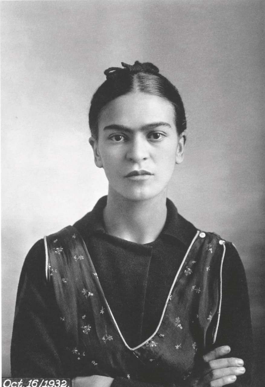 GUILLERMO KAHLO Ritratto di Frida Kahlo dopo la morte della madre Messico, 16/10/1932 Stampa alla gelatina d’argento, vintage