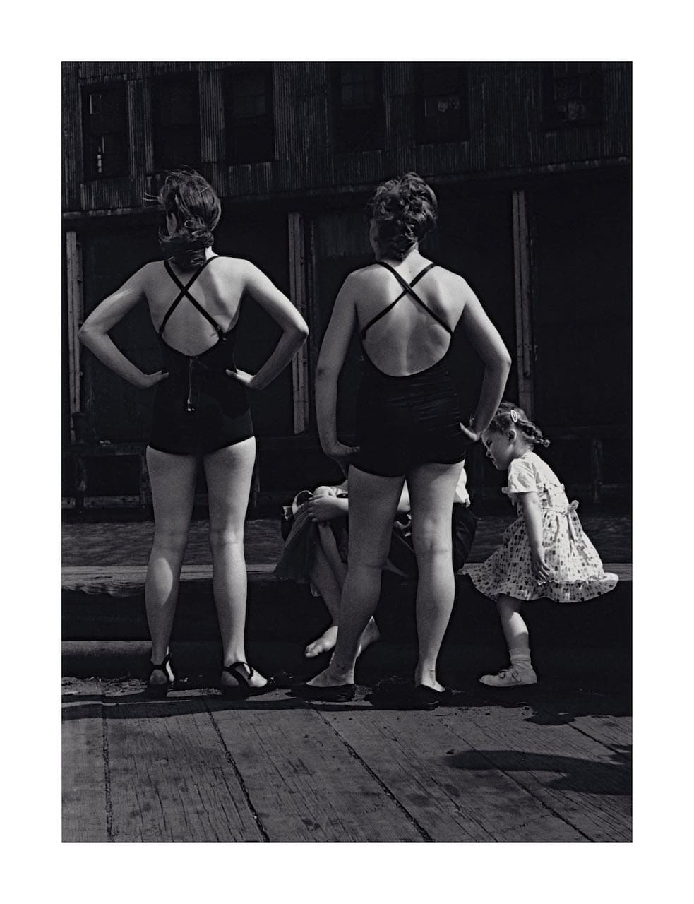 Ruth Orkin, Two Women in Bathing Suits, Gansevoort Pier, New York City, 1948, Vintage print © Ruth Orkin Photo Archive