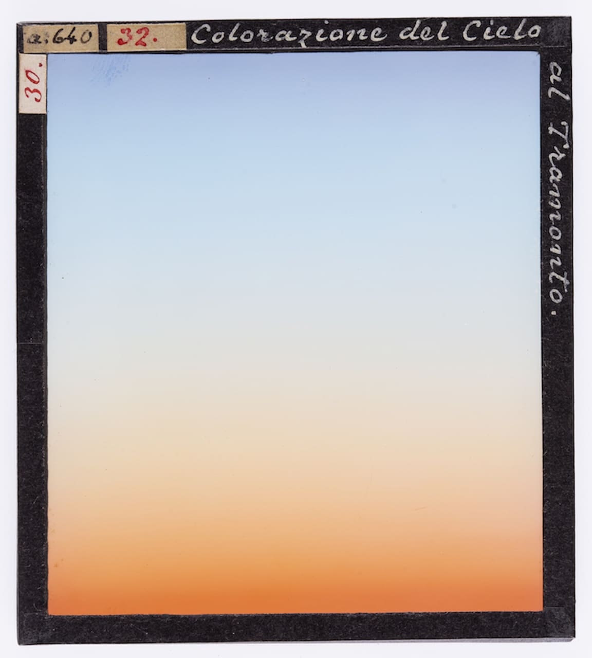 Giorgio Roster “Colorazione del cielo al tramonto” 1872-1921 ca., diapositiva su lastra di vetro colorata a mano Firenze, Archivi Alinari-archivio Roster