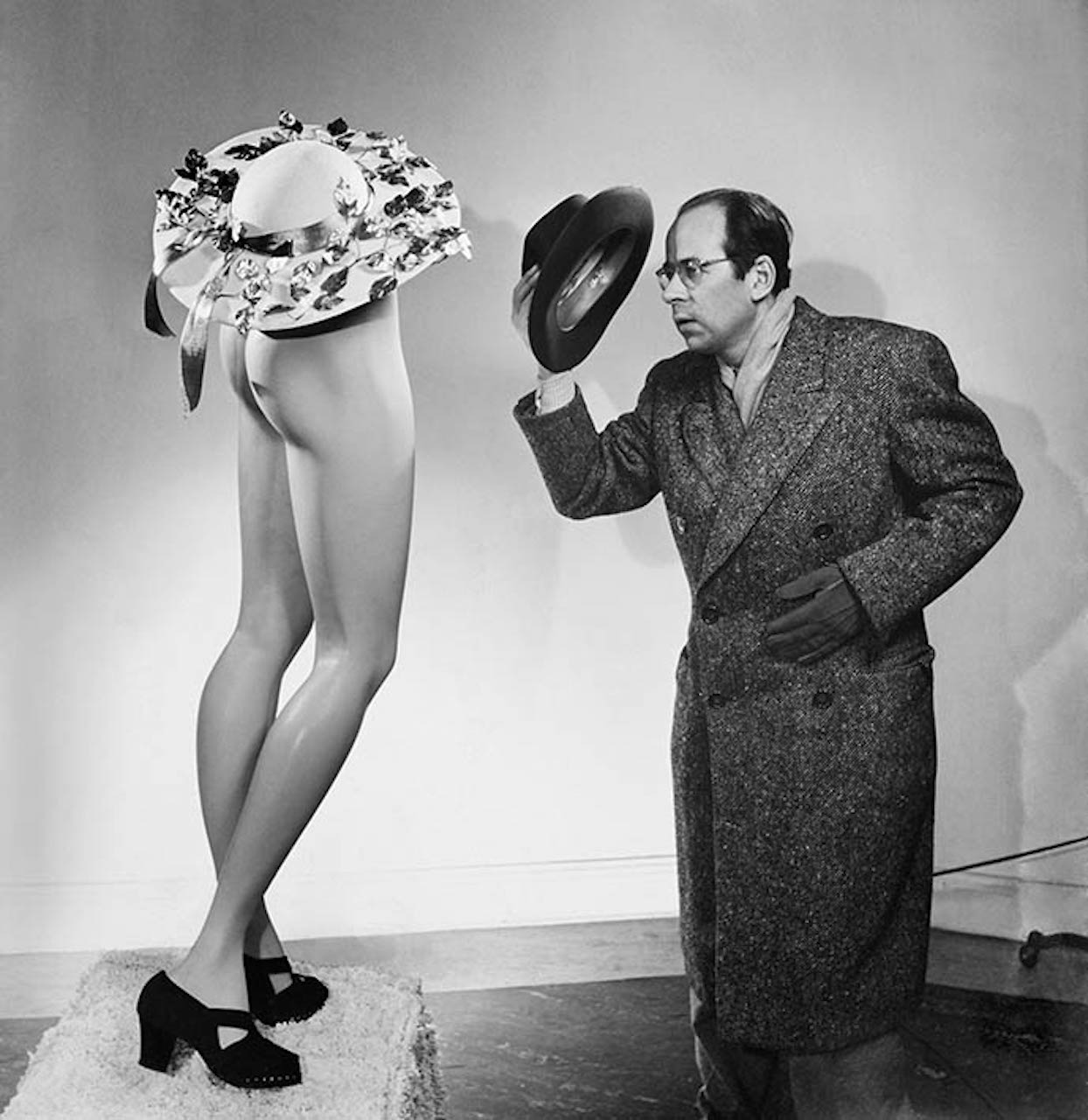 “Omaggio alla moda”, autoritratto, 1951 © Philippe Halsman Archive 2023