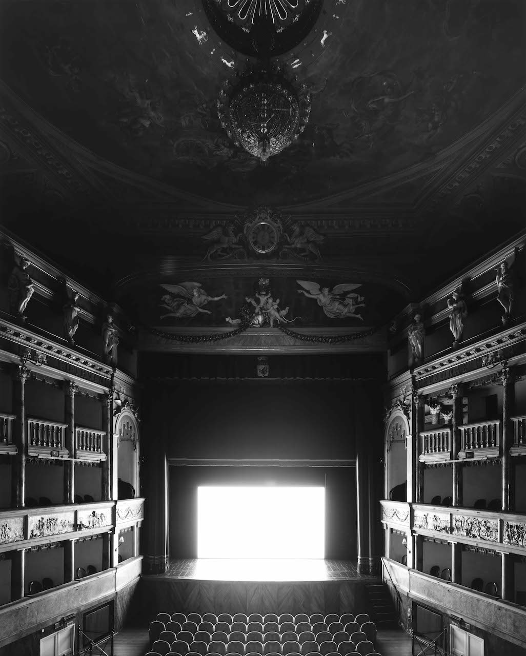 Hiroshi Sugimoto, Teatro Comunale Masini, Faenza, 2015 stampa ai sali d’argento © Hiroshi Sugimoto