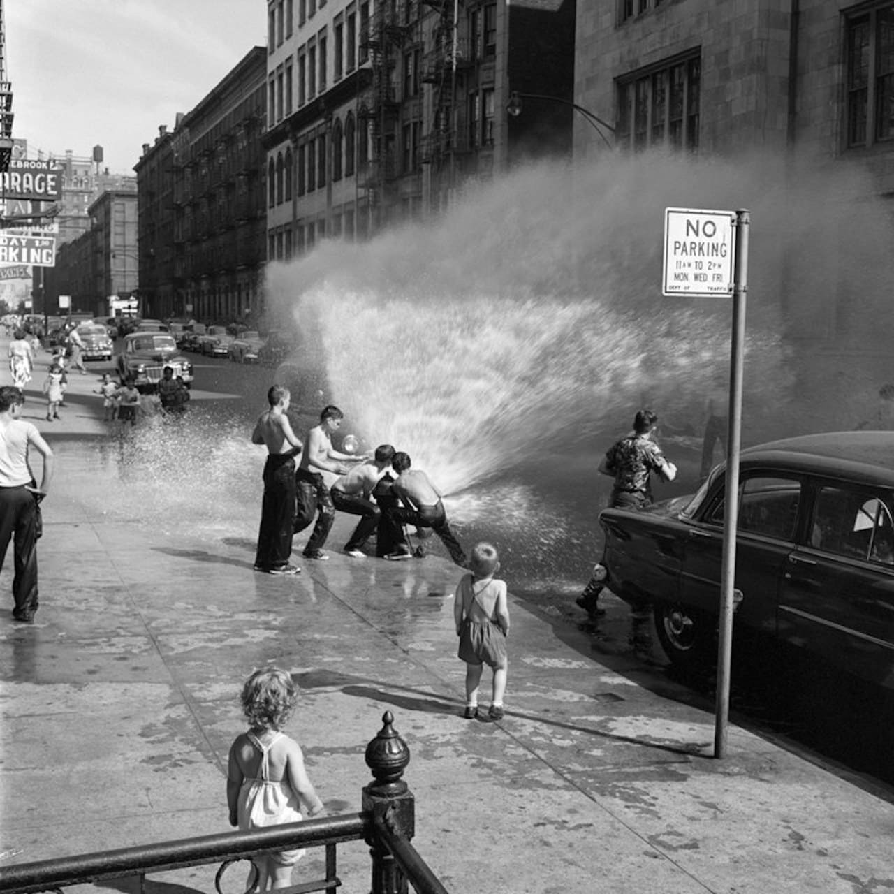New York Giugno 1954. Gelatin silver print 2014 © Estate of Vivian Maier, courtesy of Maloof Collection and Howard Greenberg Gallery, NY